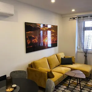 https://apartment-mak-with-free-parking.in-istria.net